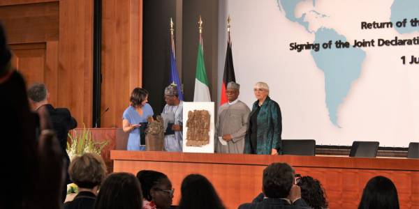  Unterzeichung der gemeinsamen Vereinbarung zur Rückgabe der Benin-Bronzen, Foto: C. Berg